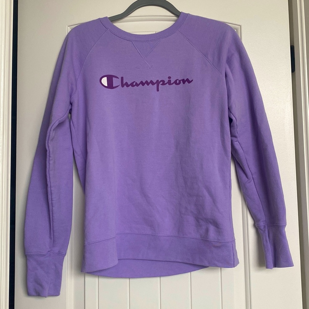 champion pastel purple crewneck, never been worn. extremely soft.